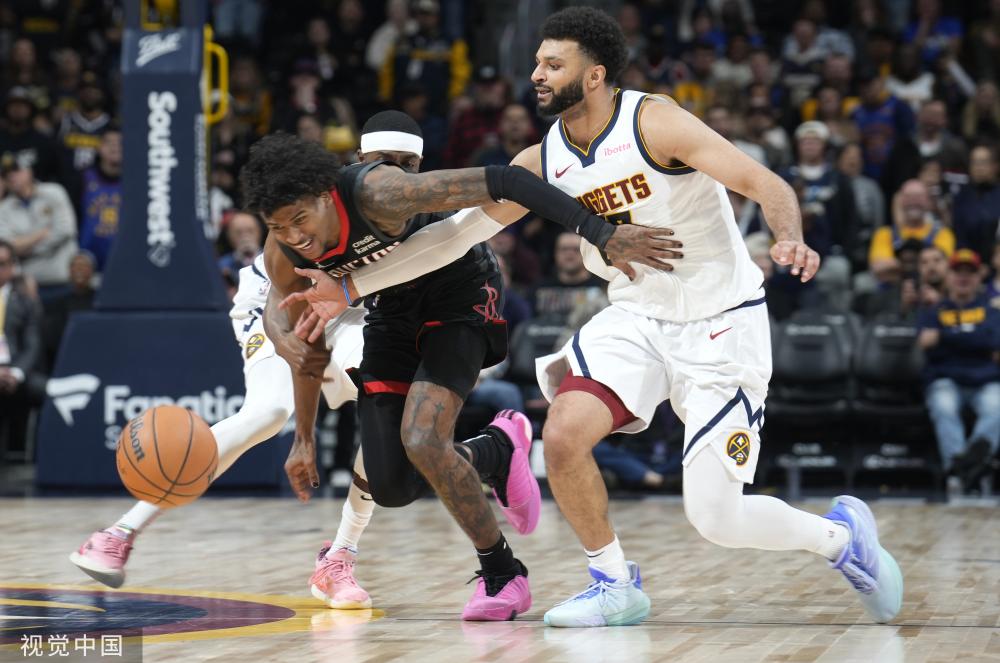 随着她逐渐 随着她逐渐